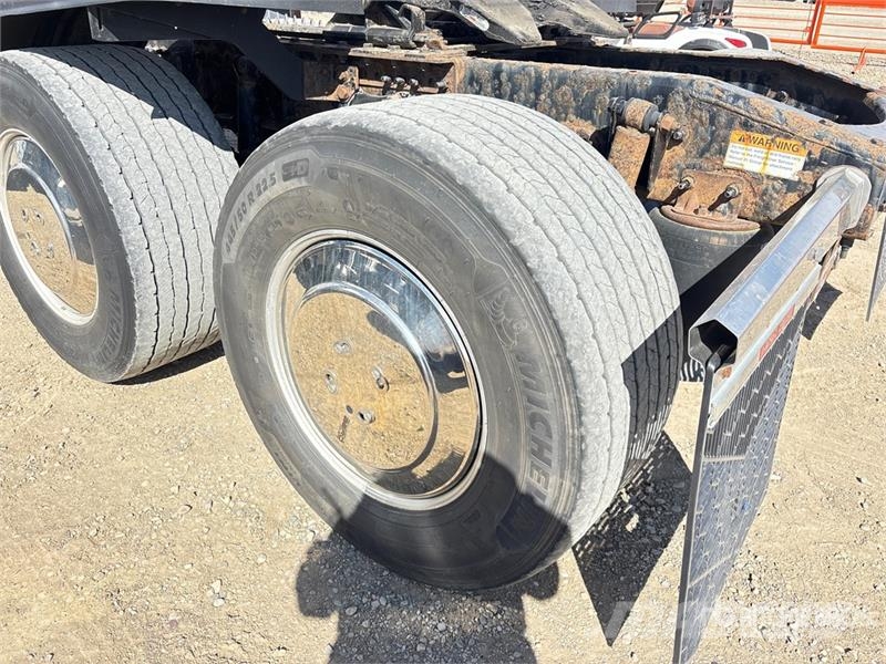 Freightliner Cascadia 126 6x4 T/A Sleeper Truck Tractor Τράκτορες
