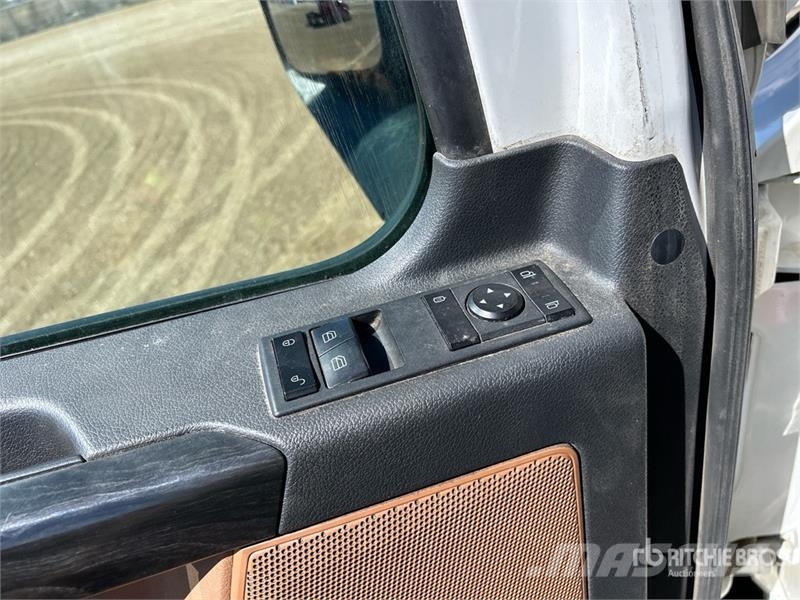 Freightliner Cascadia 6x4 T/A Sleeper Truck Tractor Vilcēji