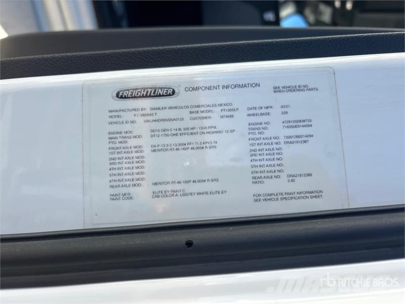 Freightliner Cascadia 6x4 T/A Sleeper Truck Tractor Tegljači