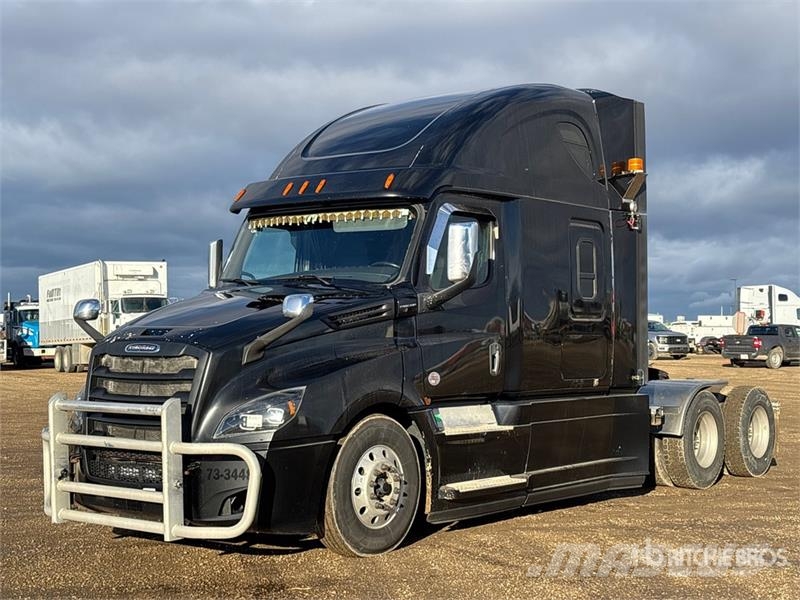 Freightliner Cascadia 126 6x4 T/A Sleeper Truck Tractor Traktorske jedinice