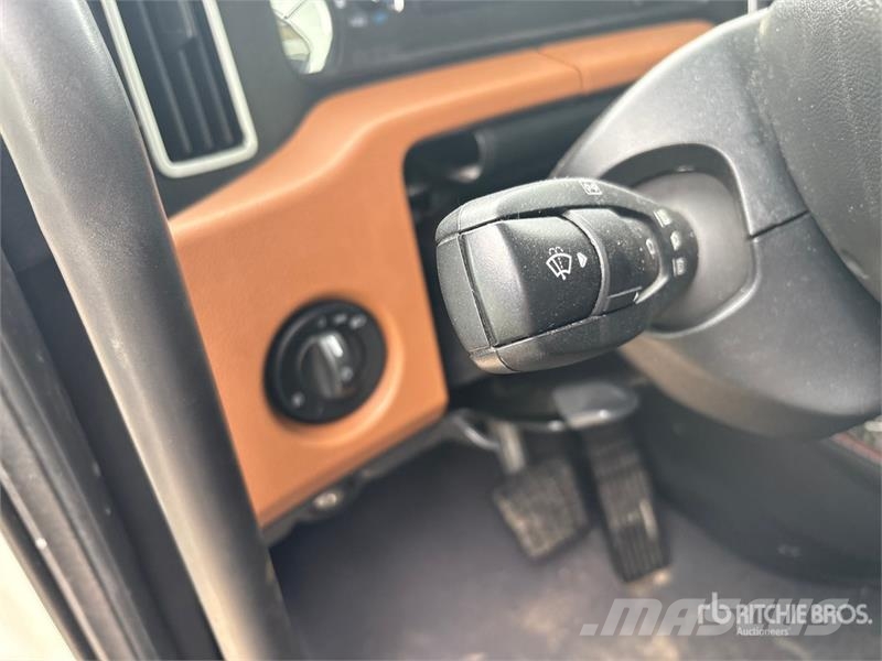 Freightliner Cascadia 6x4 T/A Sleeper Truck Tractor (Inoperable Cabezas tractoras