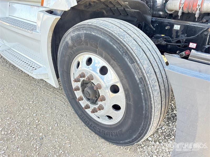 Freightliner Cascadia 126 6x4 T/A Sleeper Truck Tractor Ciągniki siodłowe