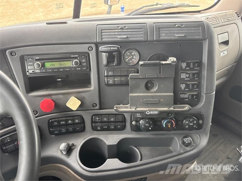 Freightliner Cascadia 125 6x4 T/A Sleeper Truck Tractor Vlačilci