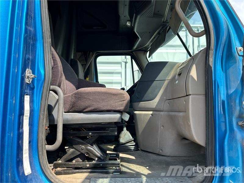 Freightliner Cascadia 125 6x4 T/A Sleeper Truck Tractor Седельные тягачи
