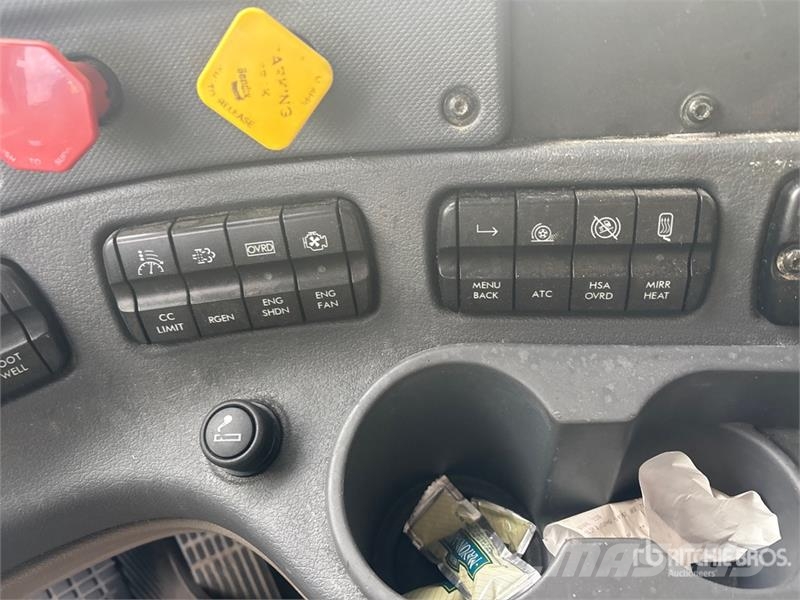 Freightliner Cascadia 125 6x4 T/A Sleeper Truck Tractor (Inoper Motrici e Trattori Stradali