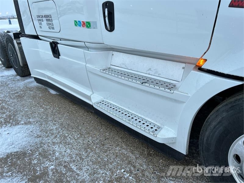 Freightliner Cascadia 126 6x4 T/A Sleeper Truck Tractor Naudoti vilkikai