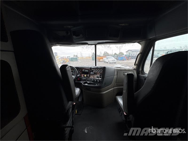 Freightliner Cascadia 125 6x4 T/A Sleeper Truck Tractor Sattelzugmaschinen