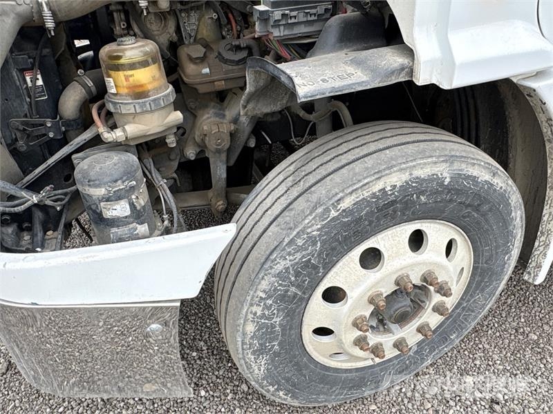 Freightliner Cascadia 4x2 S/A Day Cab Truck Tractor Тягачі