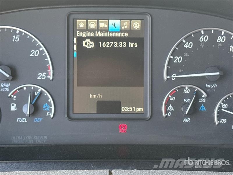 Freightliner Cascadia 126 6x4 T/A Sleeper Truck Tractor Sattelzugmaschinen