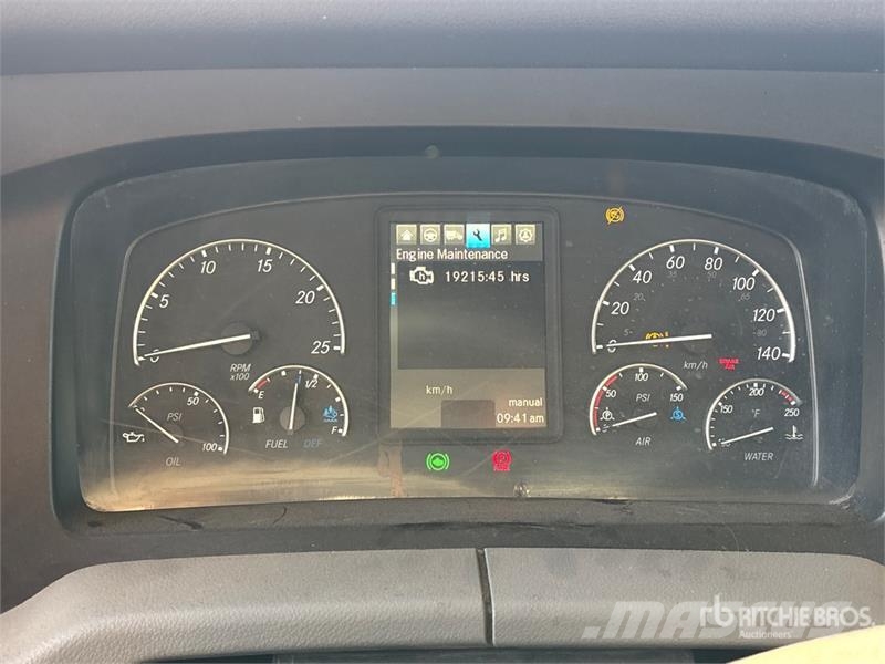 Freightliner Cascadia 126 6x4 T/A Sleeper Truck Tractor (Inoper Tegljači