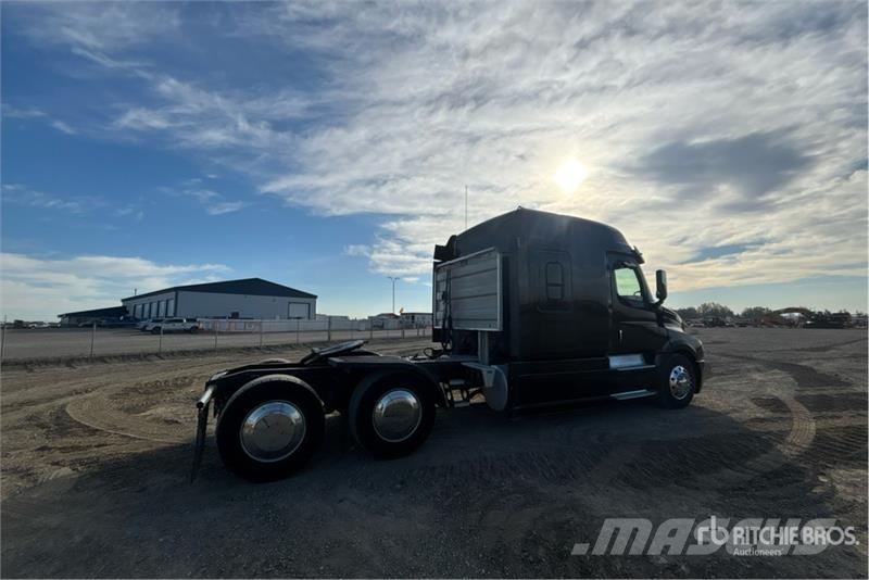 Freightliner Cascadia 126 6x4 T/A Sleeper Truck Tractor Седельные тягачи