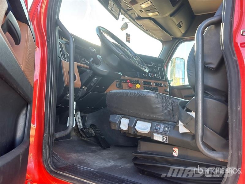 Freightliner Cascadia 126 6x4 T/A Sleeper Truck Tractor Cavalos mecânicos