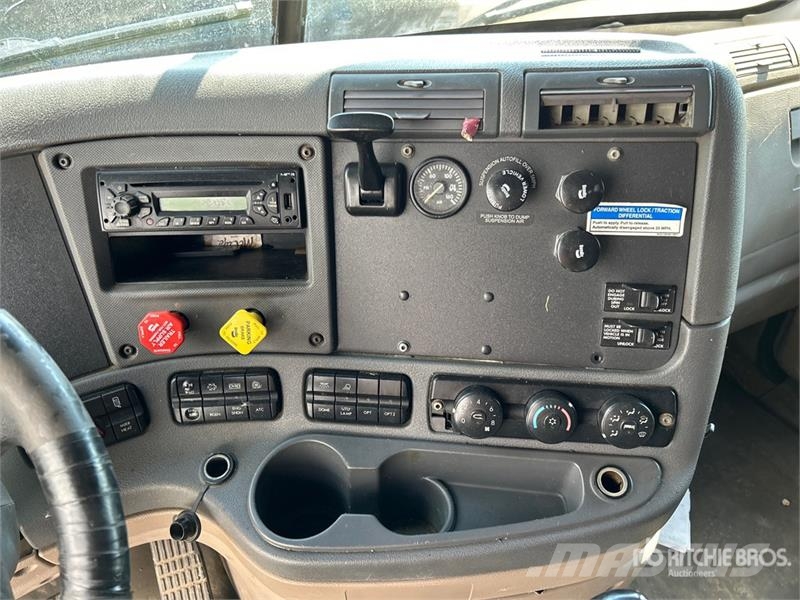 Freightliner Cascadia 125 6x4 T/A Sleeper Truck Tractor Седельные тягачи
