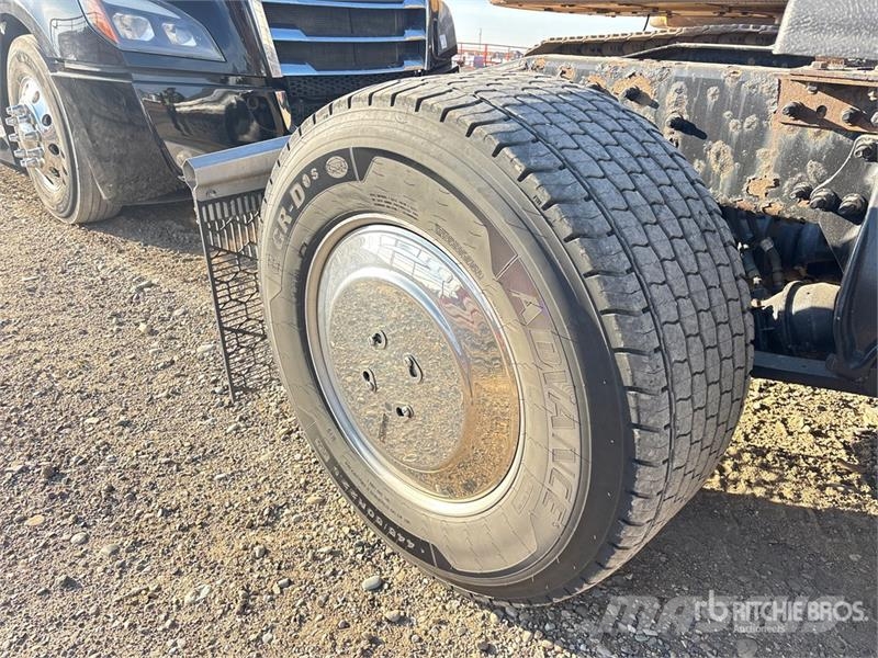 Freightliner Cascadia 126 T/A Sleeper Truck Tractor Влекачи