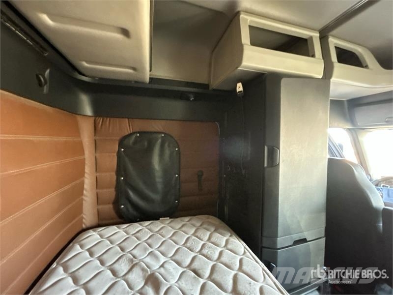 Freightliner Cascadia 126 6x4 T/A Sleeper Truck Tractor Влекачи