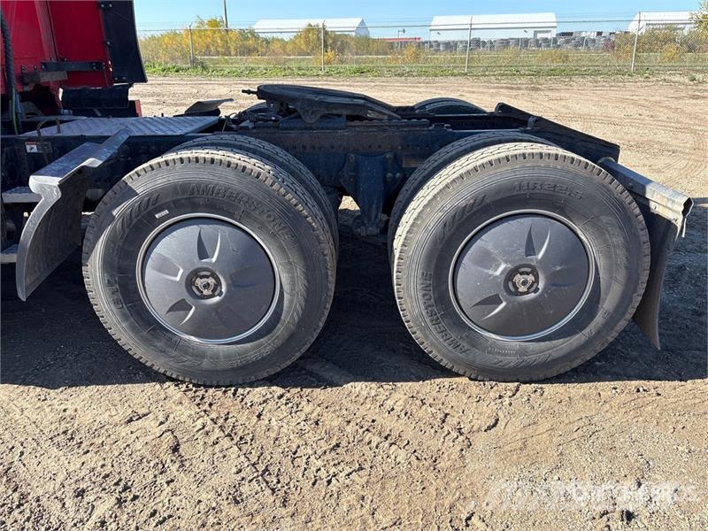 Freightliner Cascadia 126 T/A Sleeper Truck Tractor Camiones tractor