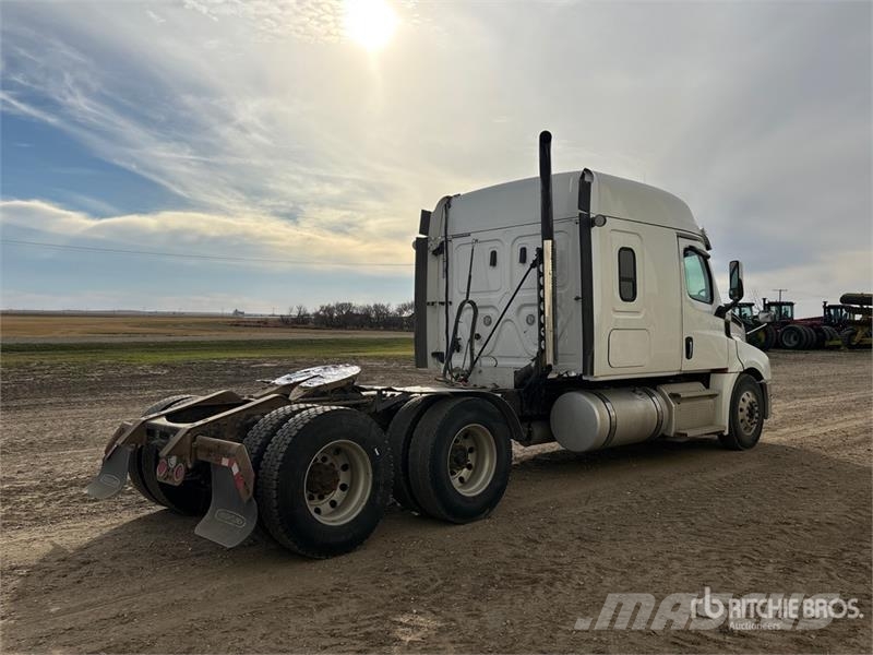 Freightliner Cascadia 126 T/A Sleeper Truck Tractor Cavalos mecânicos