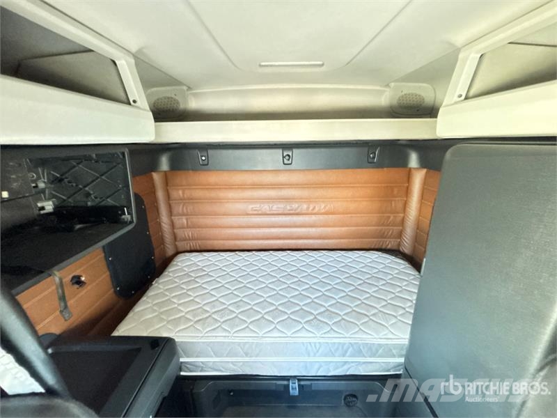 Freightliner Cascadia 126 6x4 T/A Sleeper Truck Tractor Τράκτορες