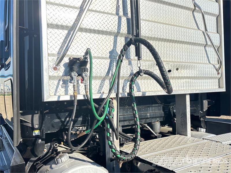 Freightliner Cascadia 126 Tractor Units