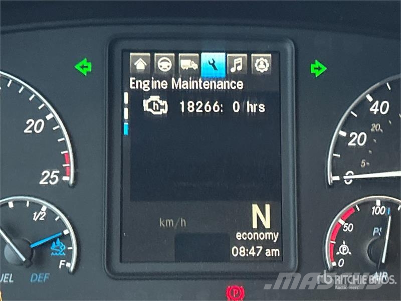 Freightliner Cascadia 126 6x4 T/A Sleeper Truck Tractor Naudoti vilkikai