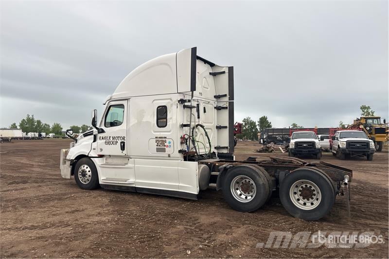 Freightliner Cascadia 126 6x4 T/A Sleeper Truck Tractor Тягачі