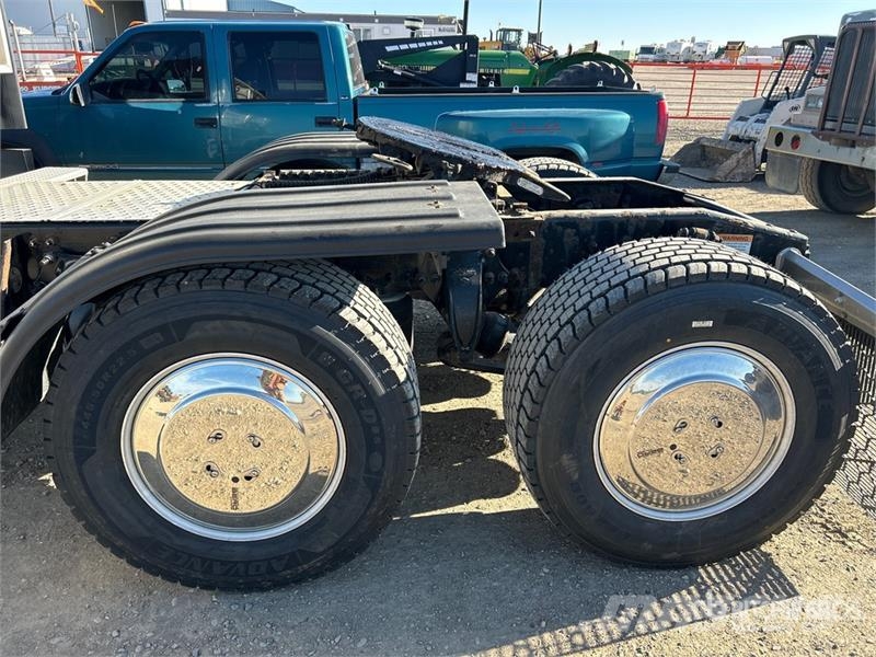 Freightliner Cascadia 126 6x4 T/A Sleeper Truck Tractor Седельные тягачи