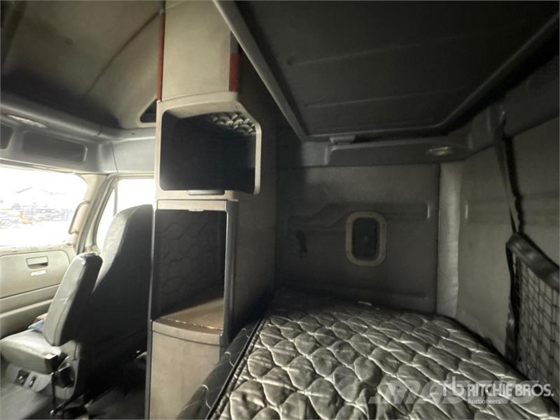 Freightliner Cascadia 125 6x4 T/A Sleeper Truck Tractor Sattelzugmaschinen