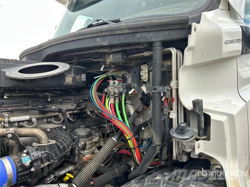 Freightliner Cascadia 126 6x4 T/A Sleeper Truck Tractor (Inoper وحدات الجر