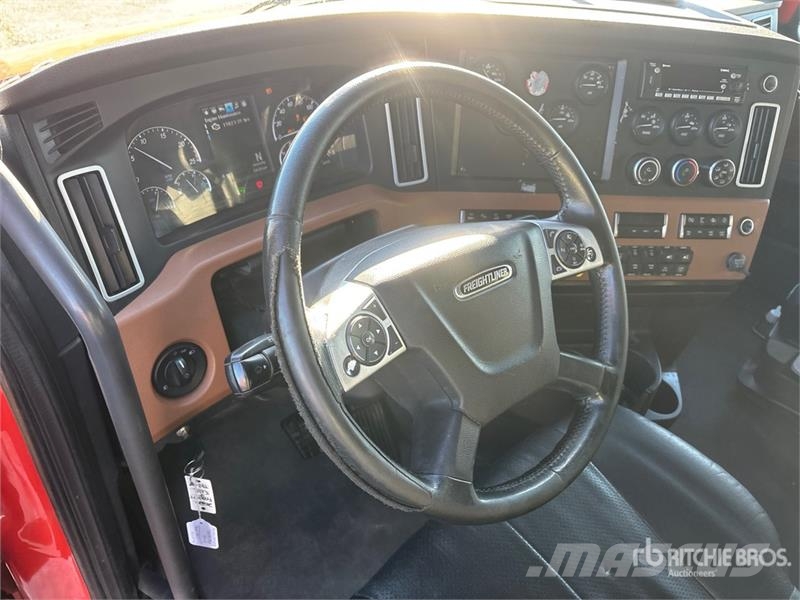 Freightliner Cascadia 126 6x4 T/A Sleeper Truck Tractor Cavalos mecânicos