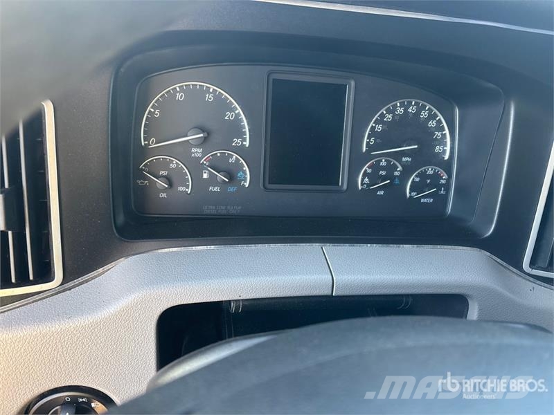 Freightliner Cascadia 6x4 T/A Sleeper Truck Tractor Traktorske jedinice