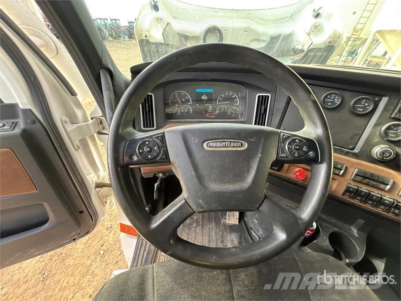 Freightliner Cascadia 126 T/A Sleeper Truck Tractor Cavalos mecânicos