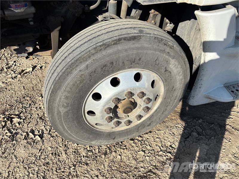 Freightliner Cascadia 6x4 6x4 T/A Sleeper Truck Tractor (Inoper Cabezas tractoras
