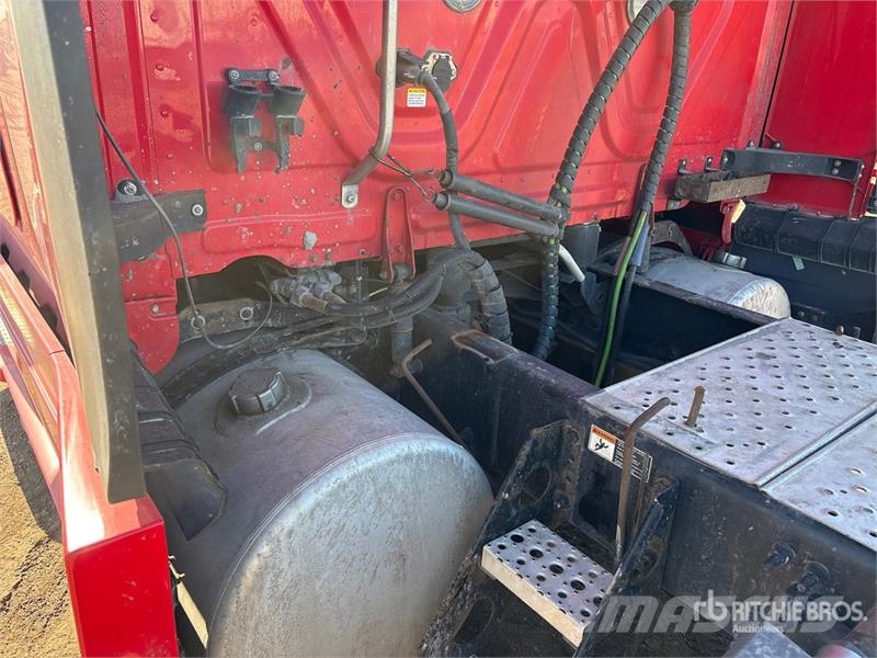Freightliner Cascadia 126 T/A Sleeper Truck Tractor Camiones tractor