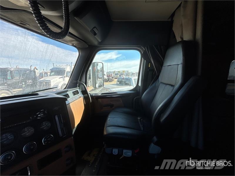 Freightliner Cascadia 126 6x4 T/A Sleeper Truck Tractor Motrici e Trattori Stradali