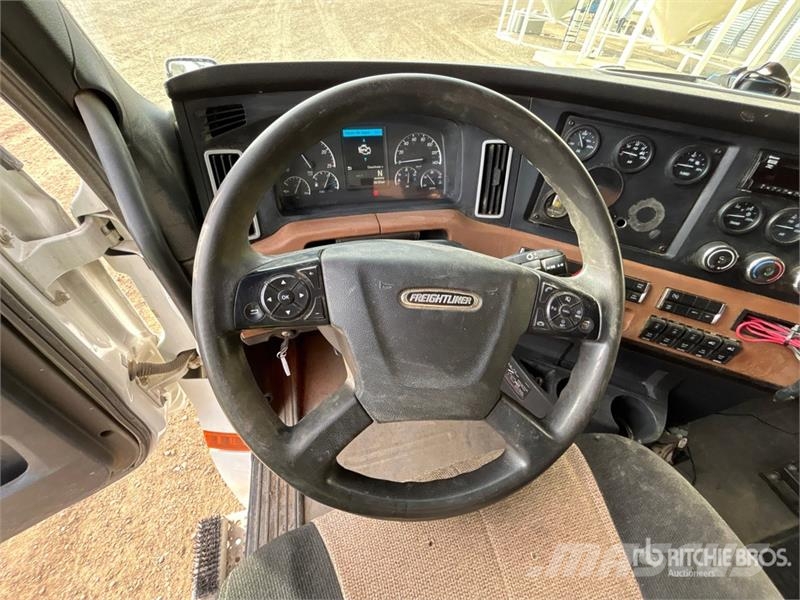 Freightliner Cascadia 126 T/A Sleeper Truck Tractor Cavalos mecânicos
