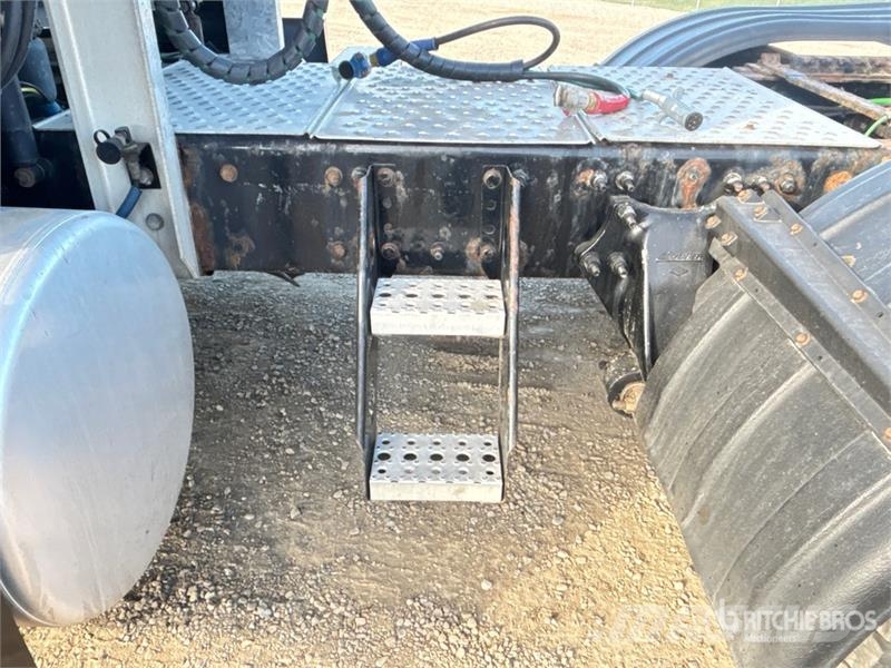 Freightliner Cascadia 126 6x4 T/A Sleeper Truck Tractor Седельные тягачи
