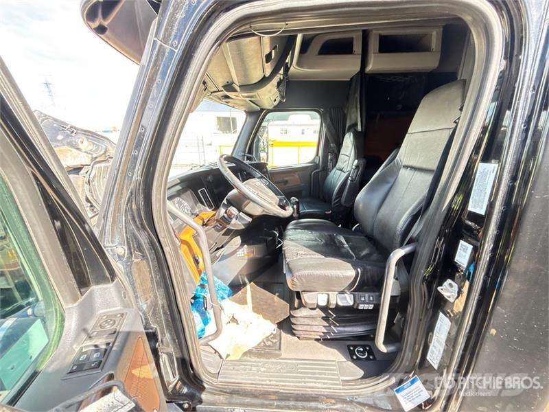 Freightliner Cascadia 126 6x4 T/A Sleeper Truck Tractor Τράκτορες