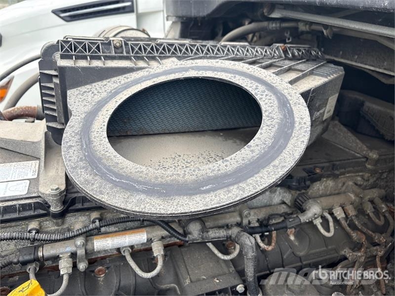 Freightliner Cascadia 6x4 T/A Sleeper Truck Tractor (Inoperable Cabezas tractoras