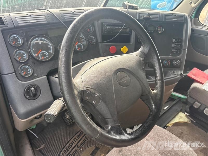 Freightliner Cascadia 125 6x4 T/A Sleeper Truck Tractor (Inoper Motrici e Trattori Stradali