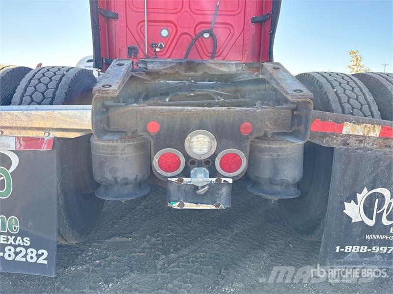 Freightliner Cascadia 126 T/A Sleeper Truck Tractor Camiones tractor