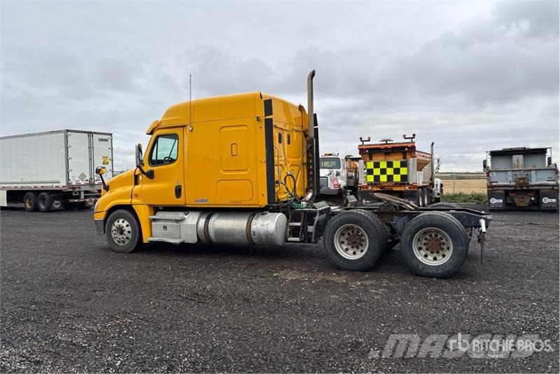 Freightliner Cascadia 125 6x4 T/A Sleeper Truck Tractor Tractor Units