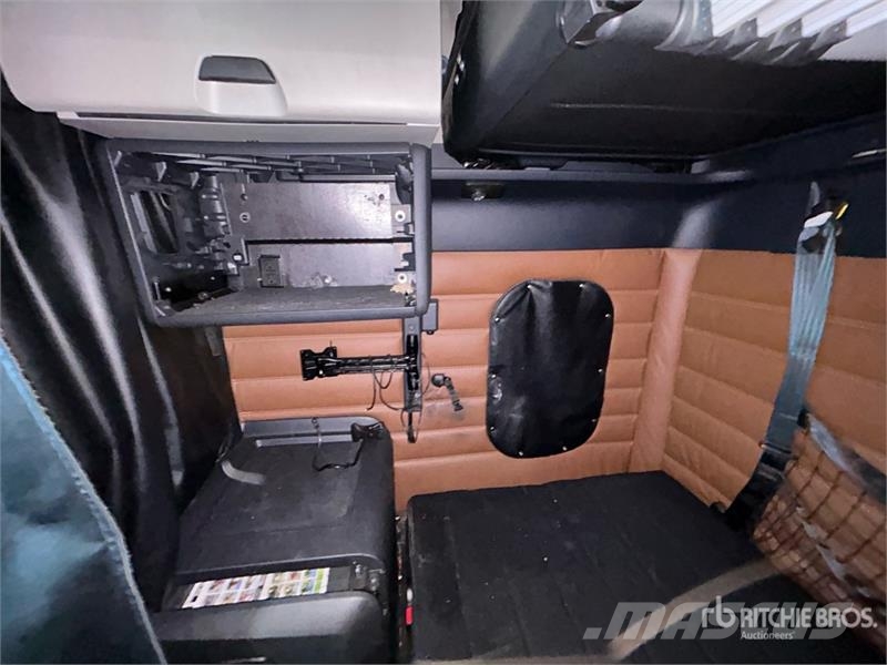 Freightliner Cascadia 126 6x4 T/A Sleeper Truck Tractor Naudoti vilkikai