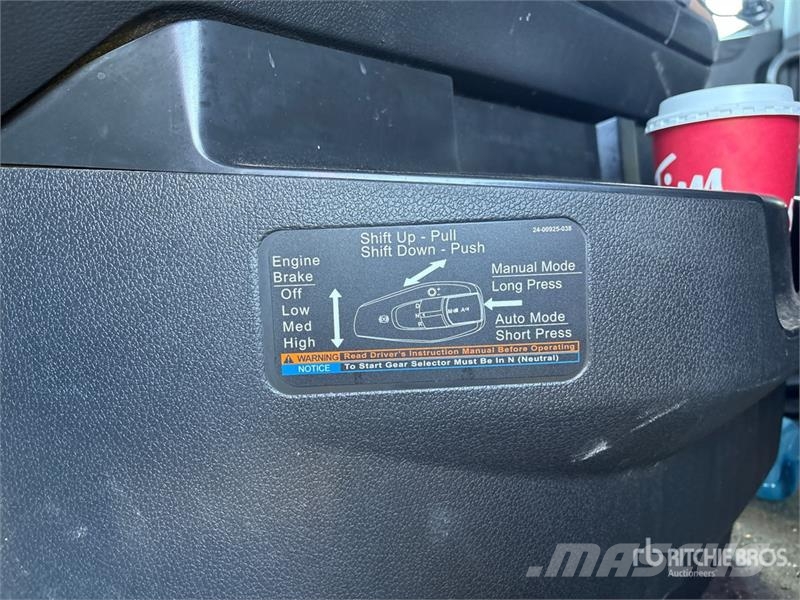 Freightliner Cascadia 126 T/A Sleeper Truck Tractor Camiones tractor