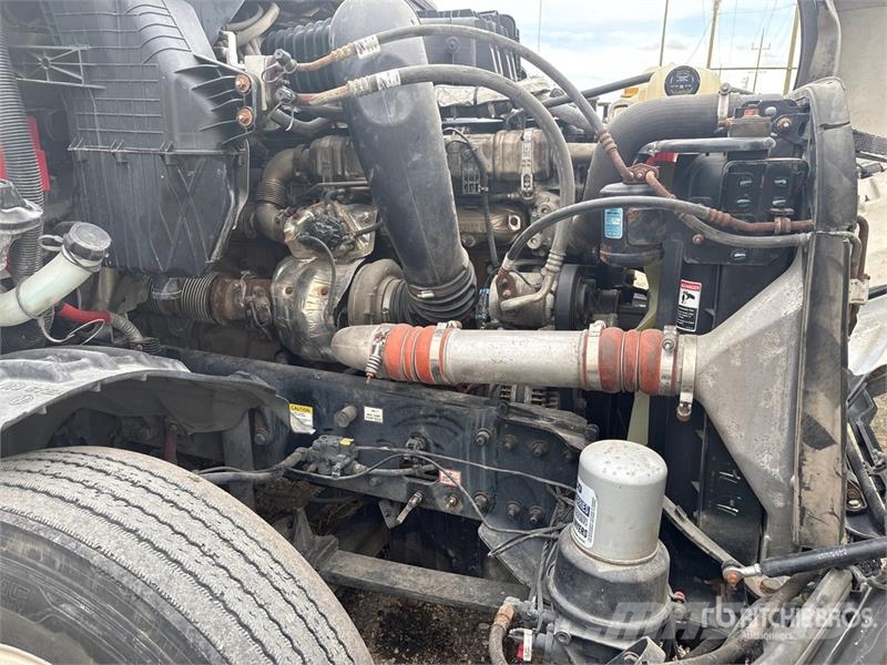Freightliner Cascadia 6x4 T/A Sleeper Truck Tractor (Inoperable Cabezas tractoras