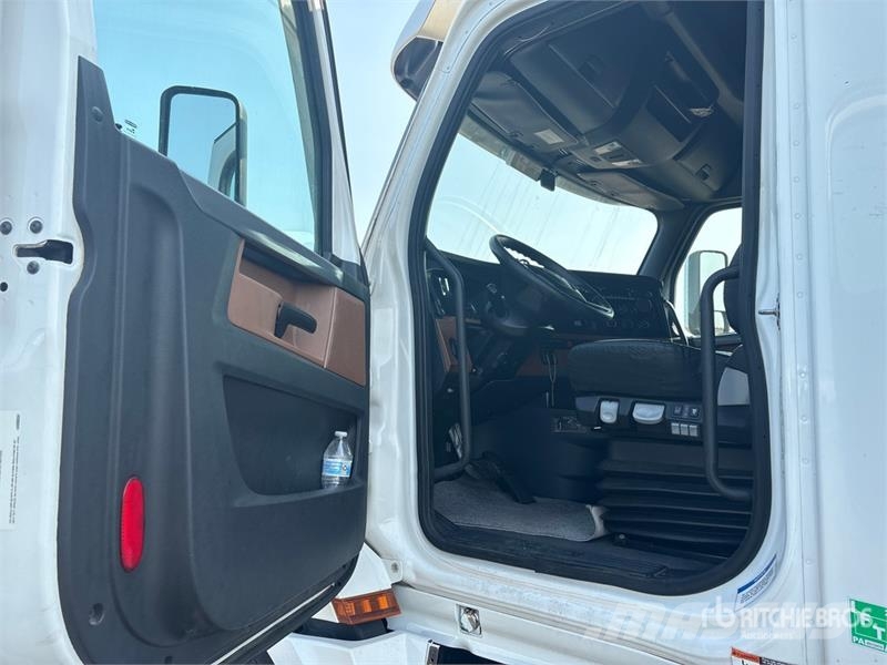 Freightliner Cascadia 113 Vilcēji