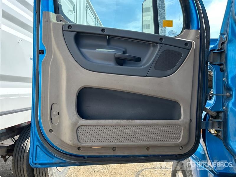 Freightliner Cascadia 125 6x4 T/A Sleeper Truck Tractor Седельные тягачи