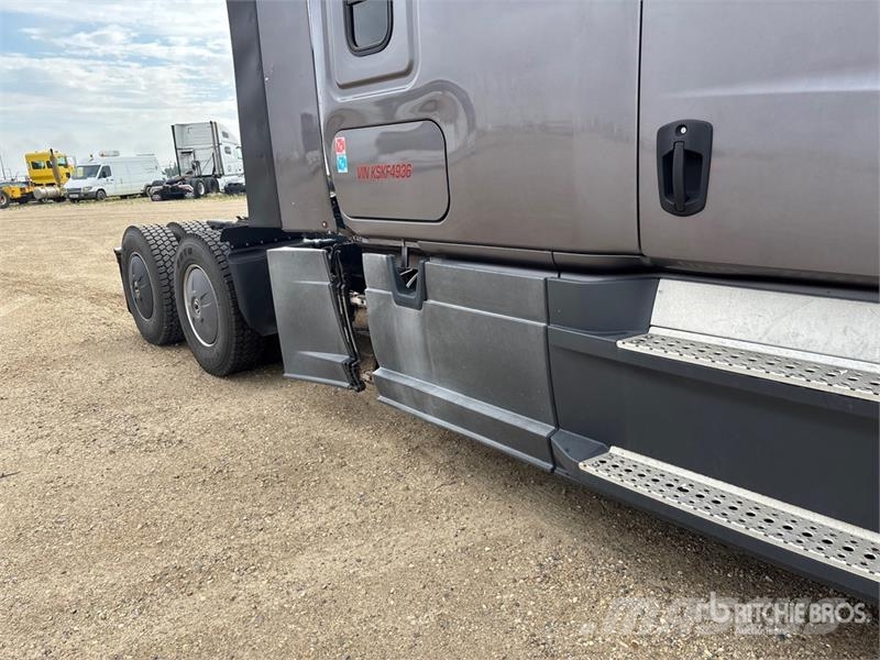 Freightliner Cascadia 126 6x4 T/A Sleeper Truck Tractor Sattelzugmaschinen