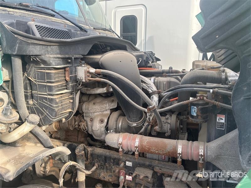 Freightliner Cascadia 125 6x4 T/A Sleeper Truck Tractor (Inoper Motrici e Trattori Stradali