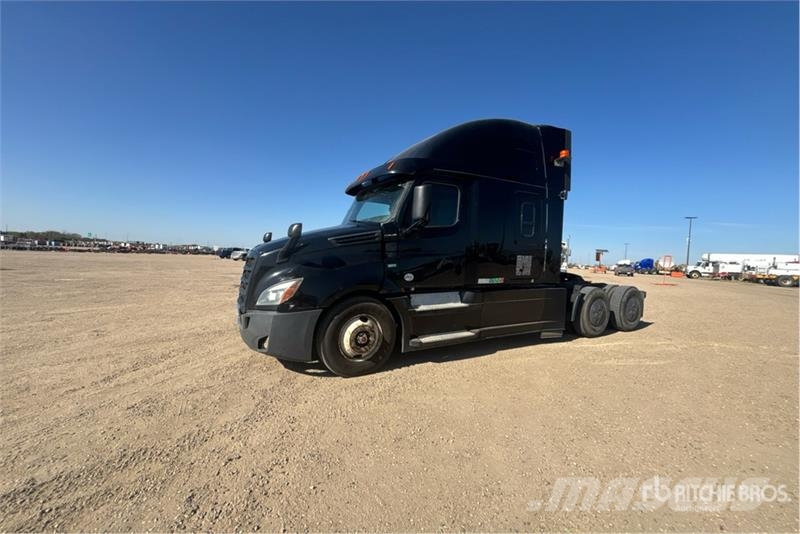 Freightliner Cascadia 126 6x4 T/A Sleeper Truck Tractor Тягачі