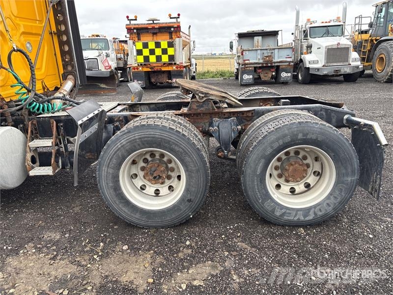 Freightliner Cascadia 125 6x4 T/A Sleeper Truck Tractor Tractor Units